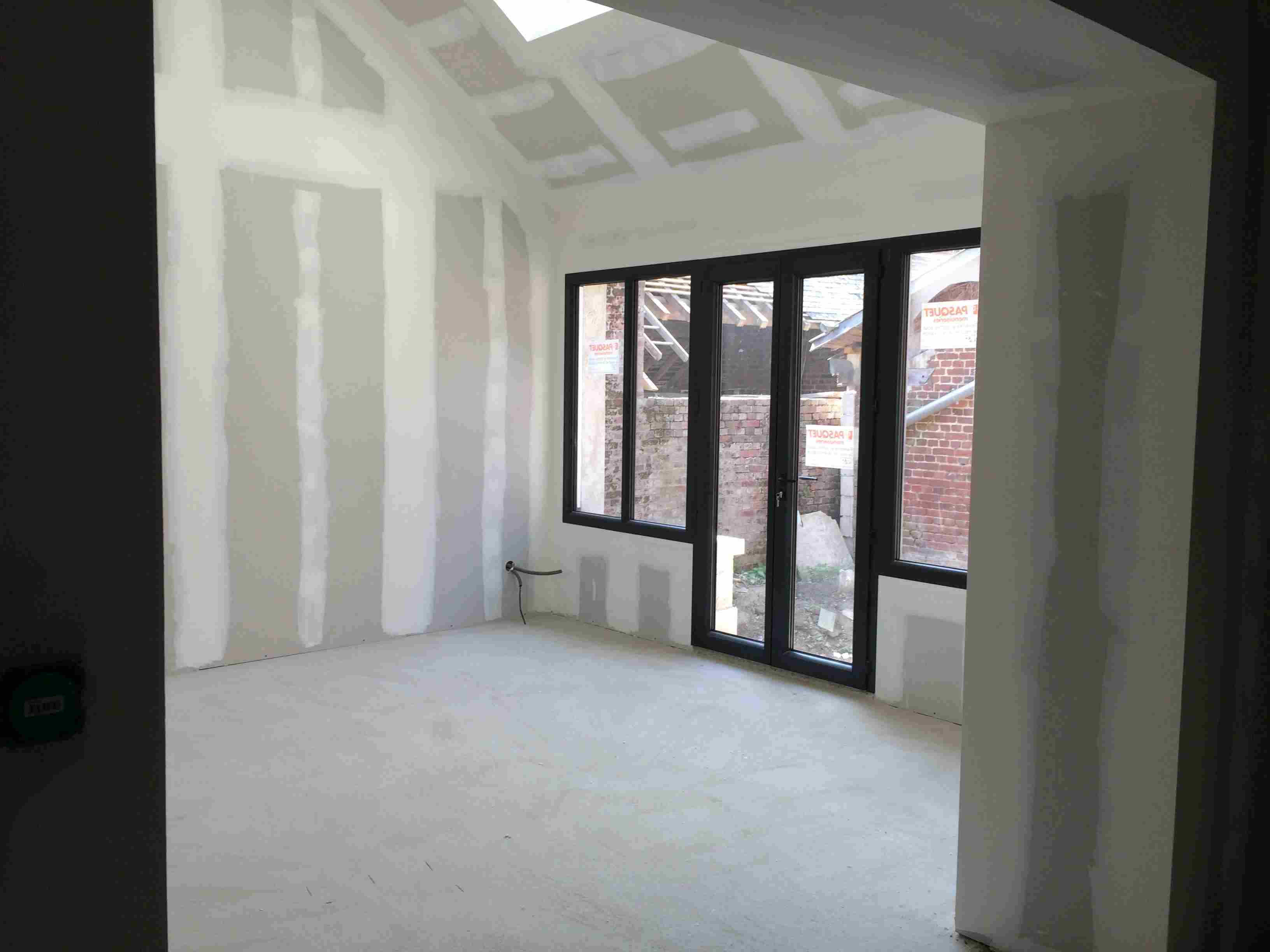 Tilloloy extension moderne menuiserie noire